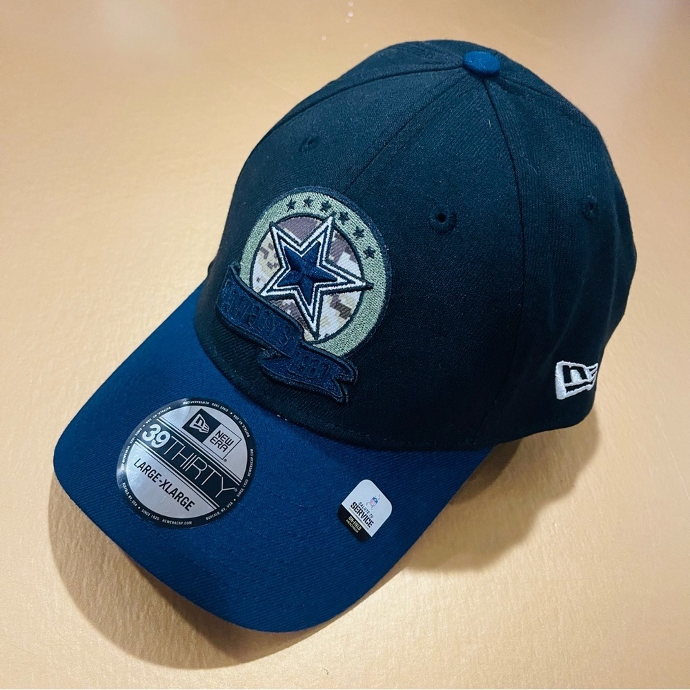 NEW ERA DALLAS COWBOYS Men’s Black 2022 SALUTE TO SERVICE 39THIRTY Flex Hat L/XL